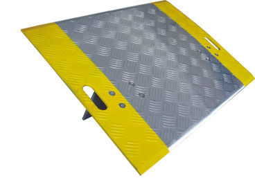 China Adjustable Aluminum Dock Plate Leveler 36 X 24 Inch Diamond Thread Surface factory