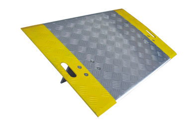 China Non Skid High Tractiondock Transition Plates , 4 * 2 Feet Pallet Truck Dock Plate factory