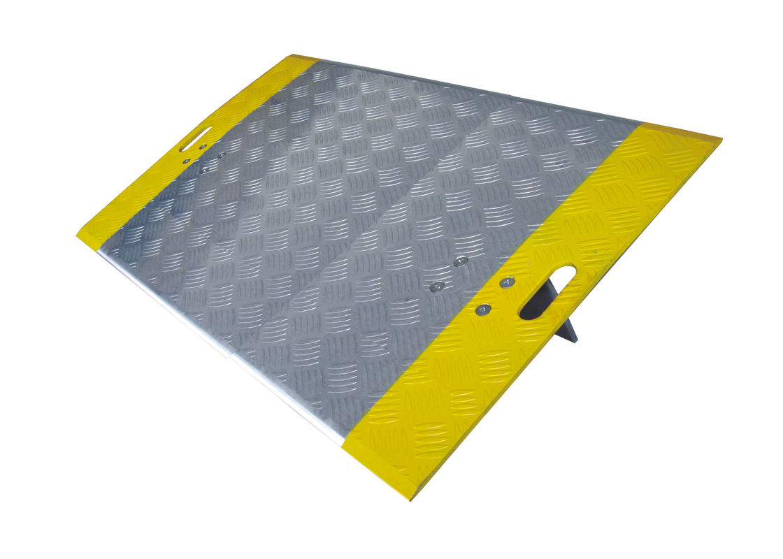 Rugged Lightweight Loading Dock Plates , Warehouse Dock Plates With Cut Handle supplier