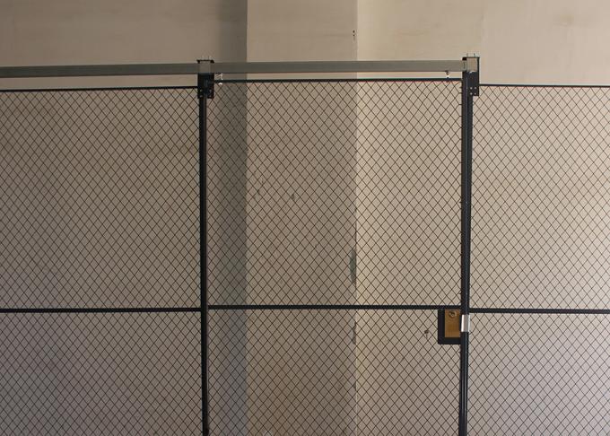 Roofed 3 Sides Wire Mesh Security Partitions Warehouse Cage Systems 20*10 *8